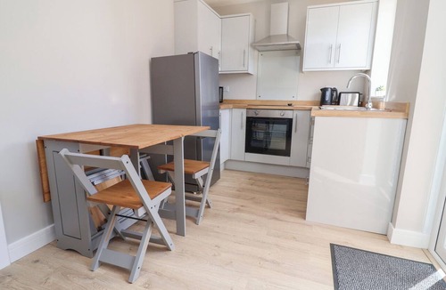 Birkdale Cottage | NUMBER 7, pet friendly, with a garden in Southport