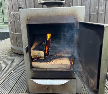 Accrington Other | Off GRID Hobbit Hut with Wood Burning Hot tub NO SHOWER