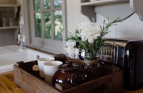 Stamford Cabin | Old Tinny Cider Hut: A Unique stay in Beautiful Countryside