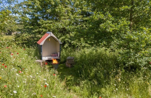 Stamford Cabin | Old Tinny Cider Hut: A Unique stay in Beautiful Countryside