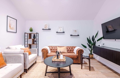 Hull Apartment | Old Town Hull Apt 1 - King or Twin - Marina Nearby