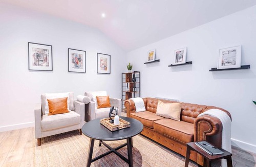 Hull Apartment | Old Town Hull Apt 1 - King or Twin - Marina Nearby