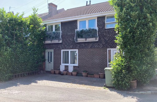 Barlborough Apartment | One Bed Apartment in Leafy Affluent Village close to M1 J30