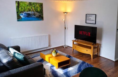 South Ockendon Apartment | Onyx Place Spacious 3BR Home l Fast London Commute l Parking