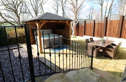 South Wingfield Cottage | ORCHARD VIEW, pet friendly, character holiday cottage in Oakerthorpe