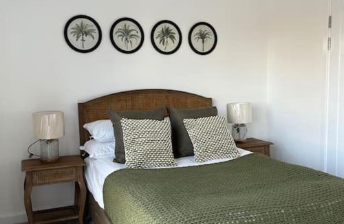 Milton Keynes Apartment | Outstanding 4-Bedroom Town House By Valore Property Services