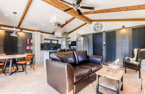 Saintbury Ski Chalet | Oxhill Lodge Premier