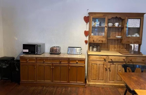 Bournemouth City Centre Hotel | OYO Lodge Bournemouth Standard Family of 3 Room