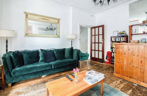 Bournemouth City Centre Hotel | OYO Lodge Bournemouth Standard Family of 3 Room
