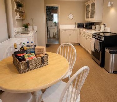 Grange Moor Apartment | Paddock View Loft Countryside Retreat
