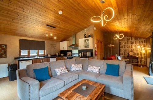 Storwood Villa | Palomino Lodge - Still Rabbit - Hot Tub - Yorkshire