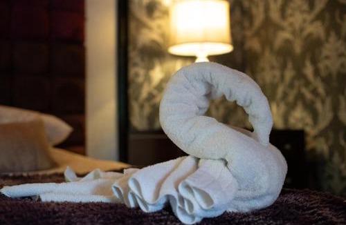 Storwood Villa | Palomino Lodge - Still Rabbit - Hot Tub - Yorkshire