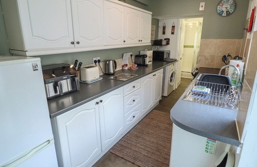 Louth Cottage | PANKHURST COTTAGE, pet friendly, with a garden in Louth