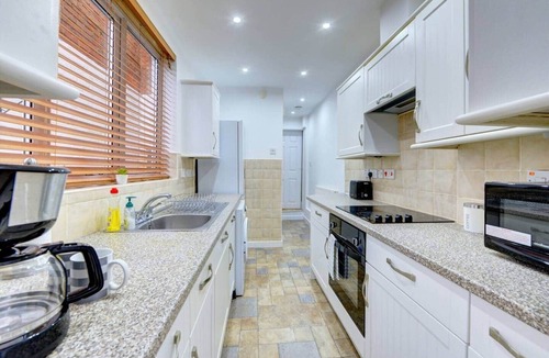 Smethwick House | Park 3 Bedroom House|4 Beds|Sleeps 6 Guests| Birmingham