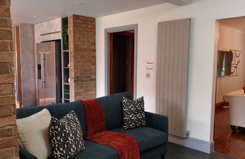 Solihull House | Park Views-Huge Parking - Stunning Huge 5 Bedroom House in the heart of Solihull