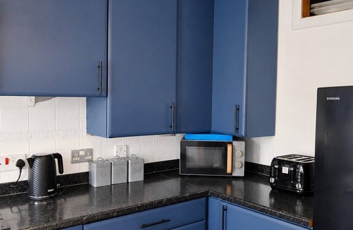Restalrig Apartment | Parking|Sleeps 8| 3 Bedroom House| City Centre