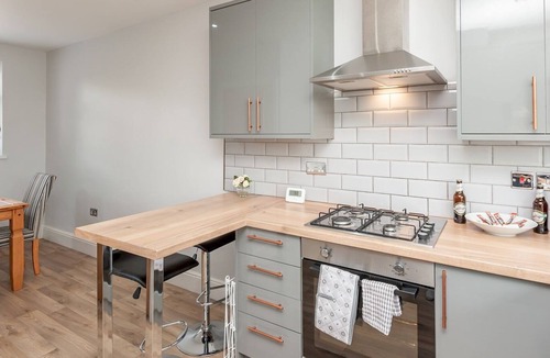 Chapeltown Apartment | Pass the Keys | Alwoodley Hub Serene Retreat