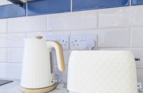 Leeds House | Pass the Keys | Festive Family Retreat near Leeds Centre + Parking