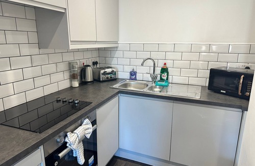 Hull Apartment | Peaceful 2BR Stay with Fast Reliable Wi-Fi