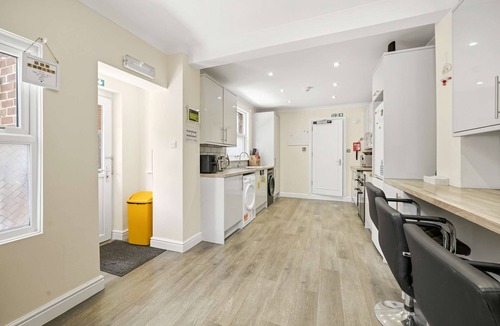 Aylesbury House | Peaceful 4-Bed Home in Aylesbury