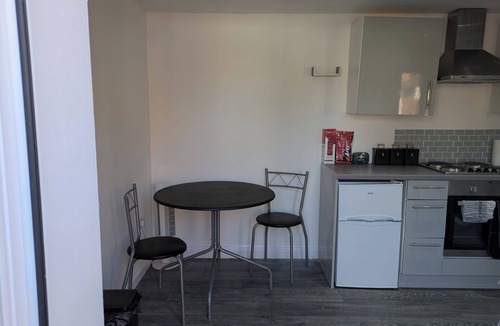 Chorlton-cum-Hardy Apartment | Peaceful and Comfortable Guest Residence in Chorlton, Manchester