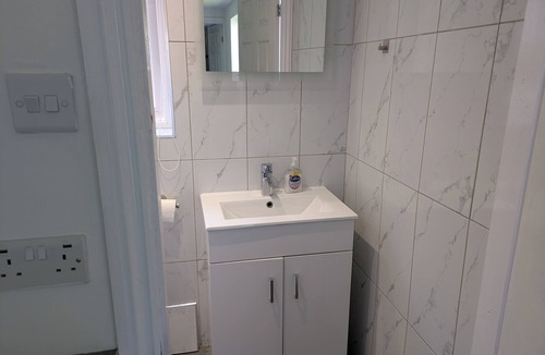 Chorlton-cum-Hardy Apartment | Peaceful and Comfortable Guest Residence in Chorlton, Manchester