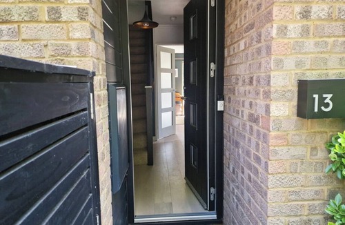 Fowlmere House | Peaceful double room with en-suite shower, close to Cambridge and Duxford