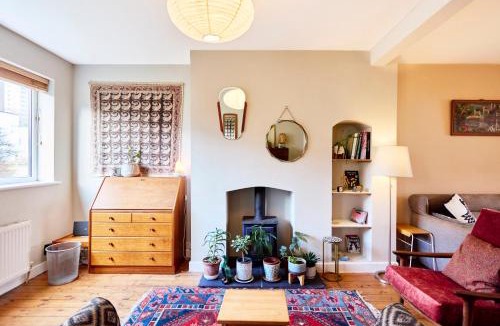 Chapeltown House | Peaceful home in Chapel Allerton Area - Quiet Street, Free Parking