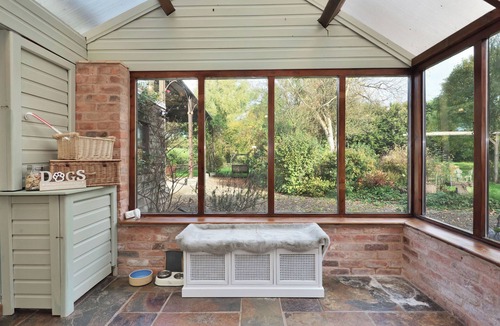 Little Cowarne House | Peaceful Rural Escape for 11 Fires, BBQ, Pet Friendly Large Kitchen Great for Multi-Generational Families