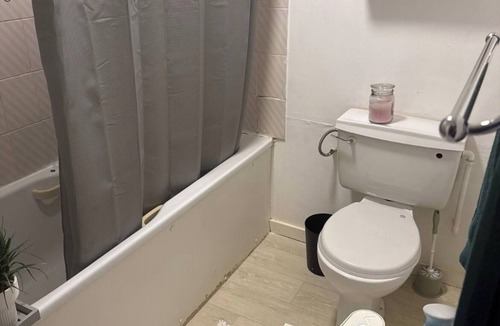 Oulton Apartment | peaceful stay safe are 3 min far from tube