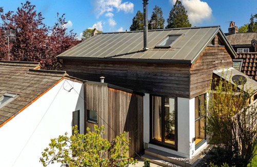Henley House | Pear Tree Cottage - pet friendly