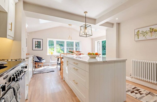 New Forest District House | Pear Tree Cottage - Hot Tub Luxury Thatched Cottage