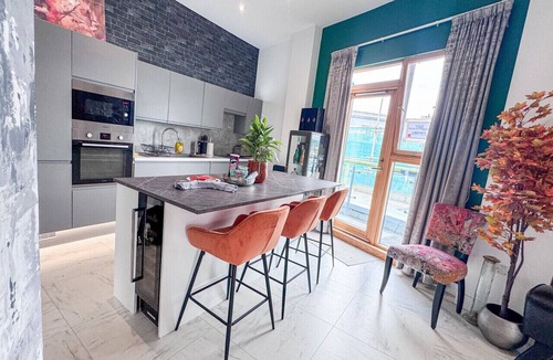 Leeds Apartment | Penthouse Apartment, FREE Parking, Royal Armouries