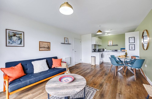 Milton Keynes Apartment | Penthouse Apartment @ Campbell Wharf City Centre Balcony Free Parking Fast Wifi Yoko Property
