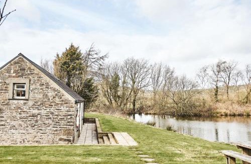 Llanybri House | Penuwch Boathouse - cottage in Wales with indoor pool