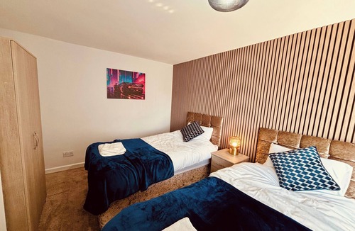 Bilston House | Perfect 3 Bedroom Home - Contractors & Families