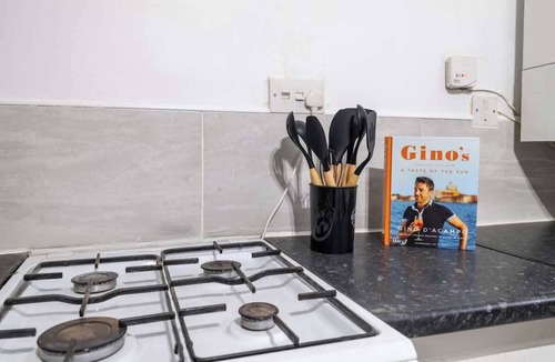 Hitchin House | Perfect Booking | 2 Bed Home in Hitchin