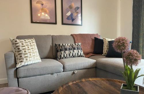 Grantham House | Perfect Contractor Home Wifi, Lounge, Snug