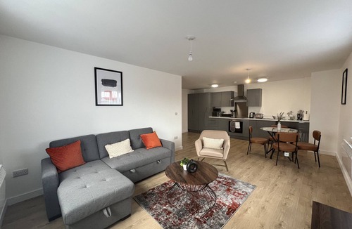 Kirkdale Apartment | Perfect Liverpool Base: Modern 2Bed Near LFC