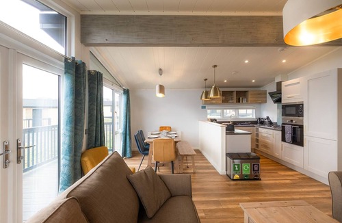 Newbridge Cabin | Pet Friendly Hilltop Lodge For 6 Near Edinburgh