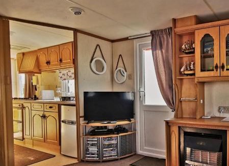 Ingoldmells Ski Chalet | Plum 3 a luxury 2 bed 6 berth static caravan, bedding included, secure veranda with ramped access on Coral Beach in Ingoldmells