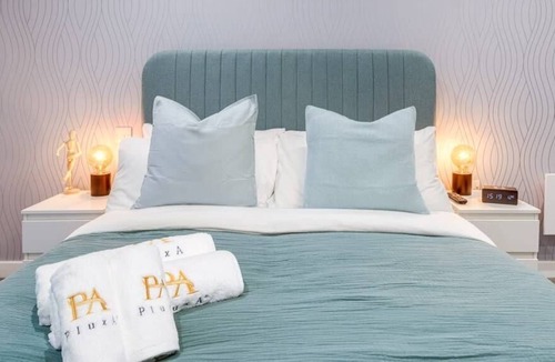 Gay Village Apartment | Pluxa Aquamarine *****Premium Accommodation in the heart of Birmingham
