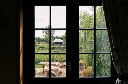 Redmile Cottage | Poppie's Shepherds Hut at Shepherds Lodge Retreat and Wellness
