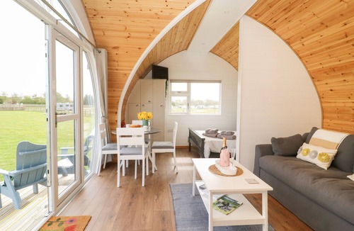 Hornsea Cottage | POPPY, pet friendly, with a garden in Hornsea