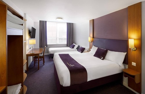 Huddersfield Hotel | Premier Inn Huddersfield Central