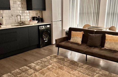 Desborough Apartment | Premium 1 & 2 Bed Apartment - Desborough - Kettering - Sleeps up to 5 - Free Parking, - WIFI - Contractors, Professionals, Families and Relocators - By The Home Makers Hub