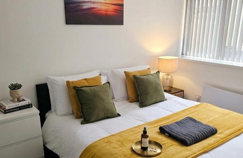 Desborough Apartment | Premium 1 & 2 Bed Apartment - Desborough - Kettering - Sleeps up to 5 - Free Parking, - WIFI - Contractors, Professionals, Families and Relocators - By The Home Makers Hub