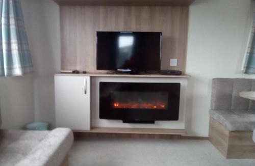 Tattershall Resort | Premium Accomodation with Hot Tub, Tattershall Lakes Country Park