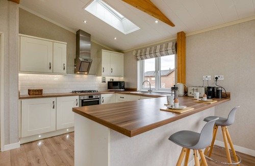 Diss Cabin | Primrose 2 bed - Violet - sleeps 6 guests in 2 bedrooms
