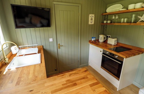 Ashby cum Fenby Cottage | Primrose